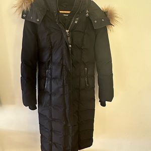 Selling my extremely warm coat. This jacket has kept me warm in sub zero temps